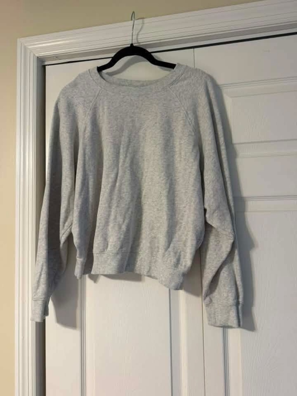 Old Navy Classic Women's Light Gray Crewneck Sweater